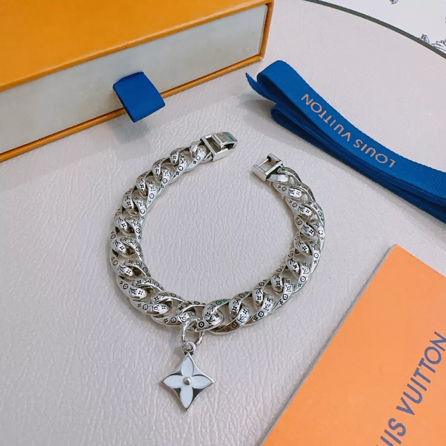 Practical 3794 Louis Vuitton LV Bracelets