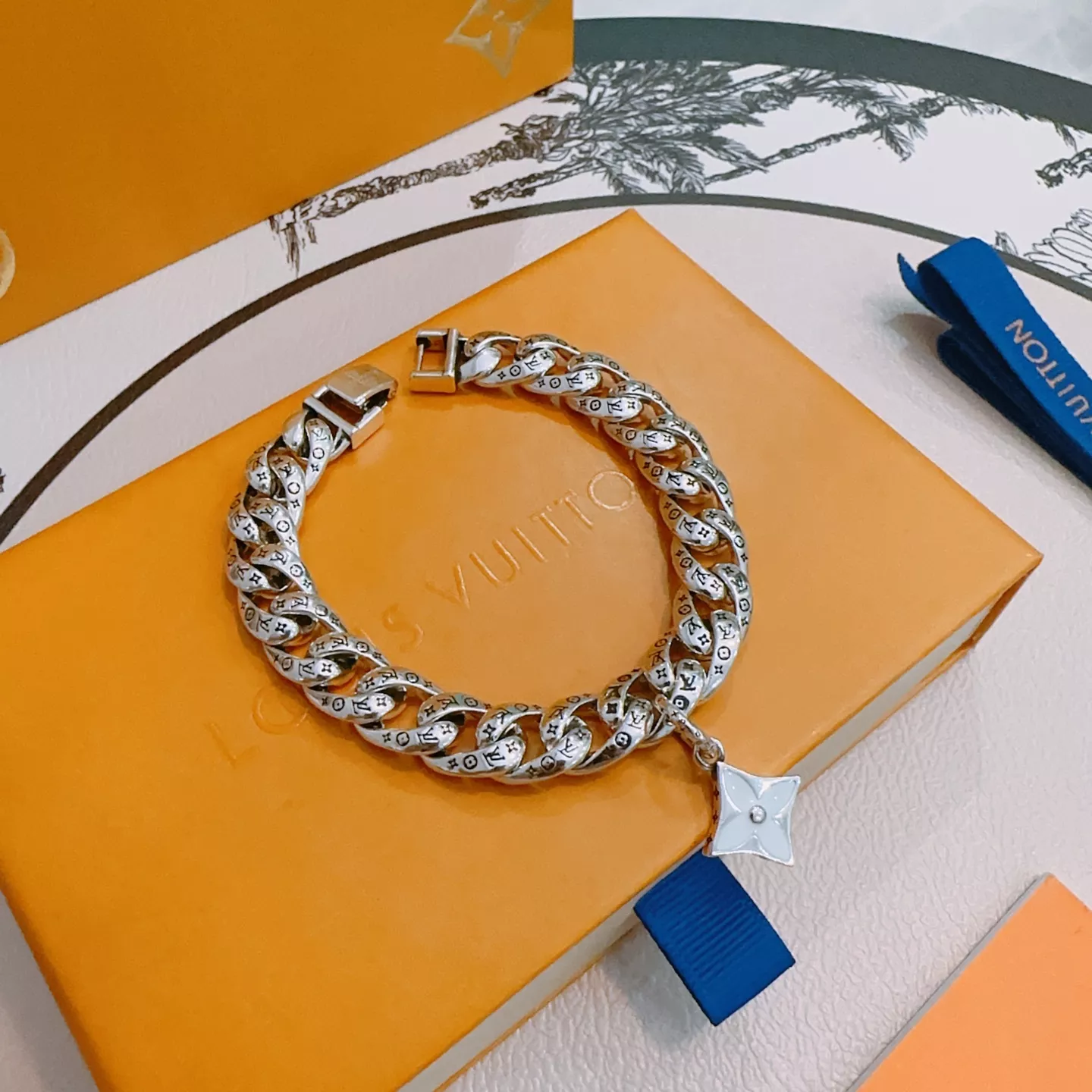 Practical 3794 Louis Vuitton LV Bracelets