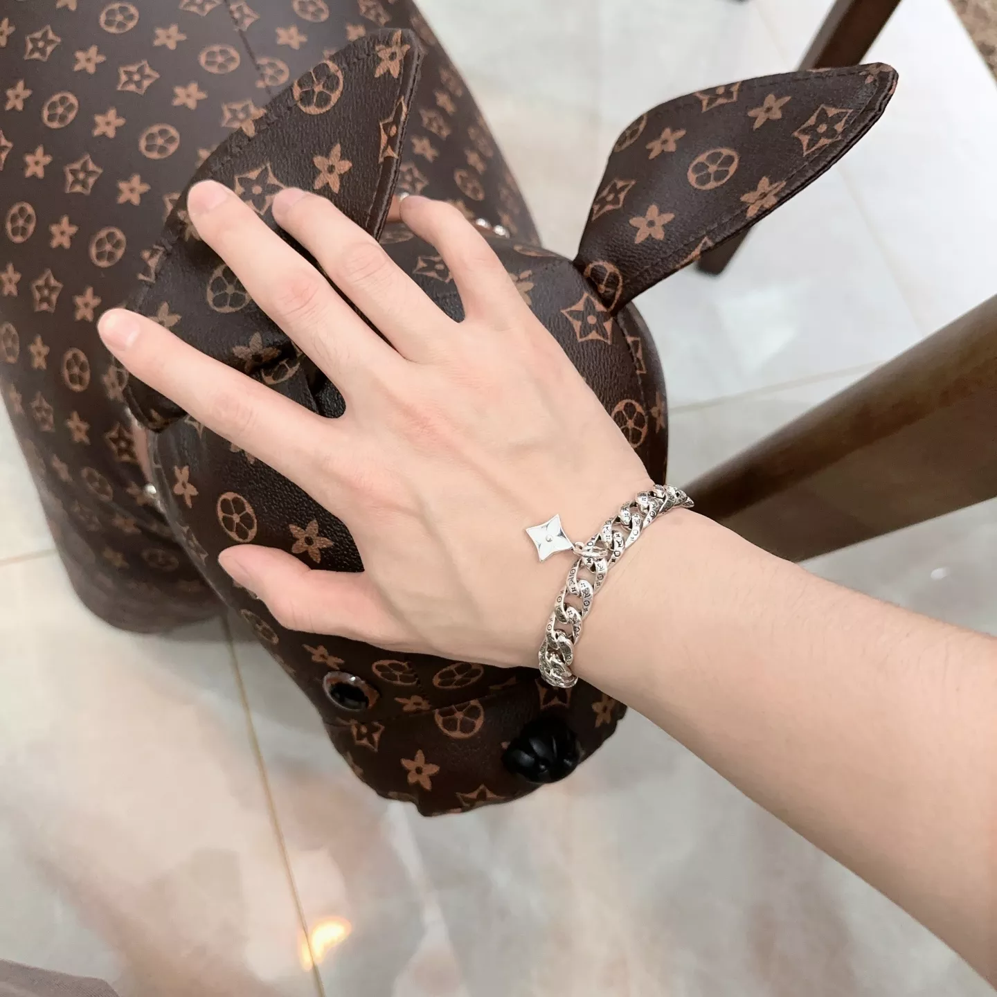 Practical 3794 Louis Vuitton LV Bracelets