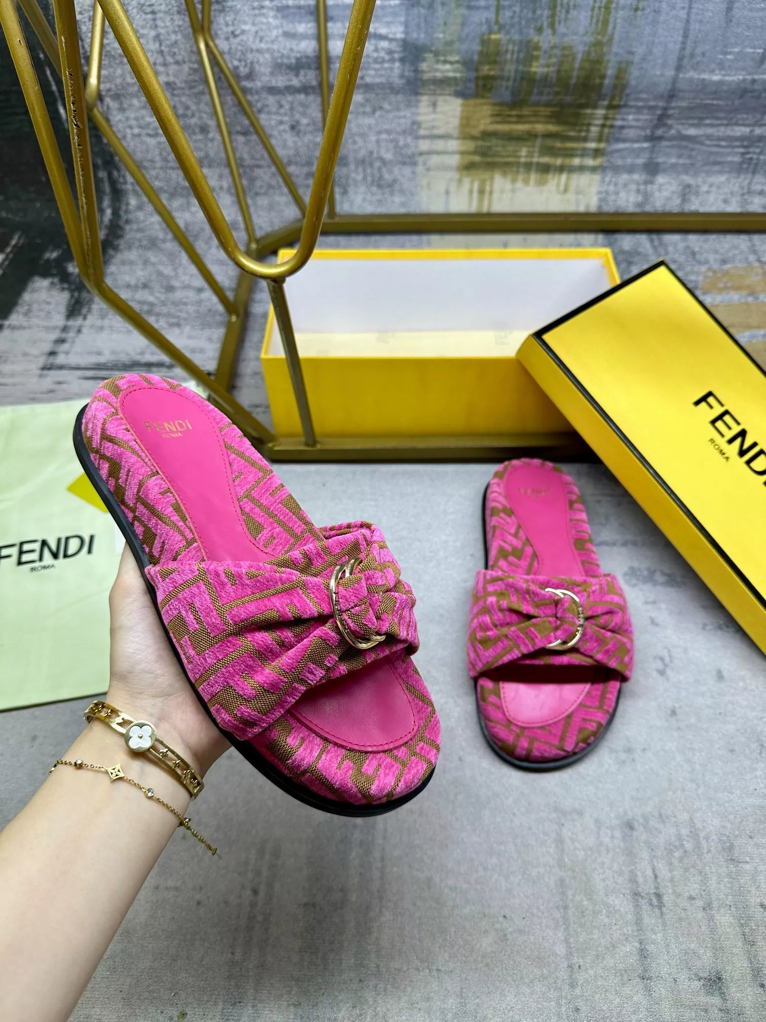 Practical 3886 Fendi Slippers For Women