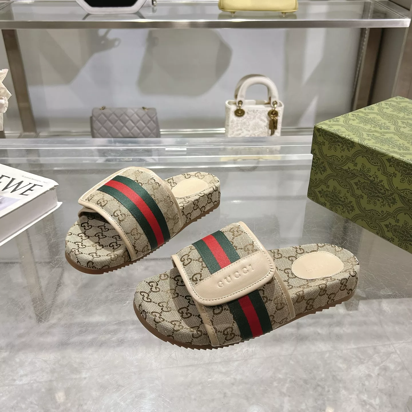 Practical 3933 Gucci Slippers For Men
