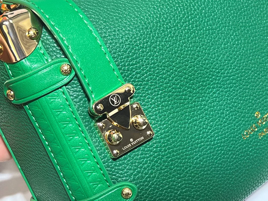 Practical 4191 Louis Vuitton AAA Quality Messenger Bags For Women
