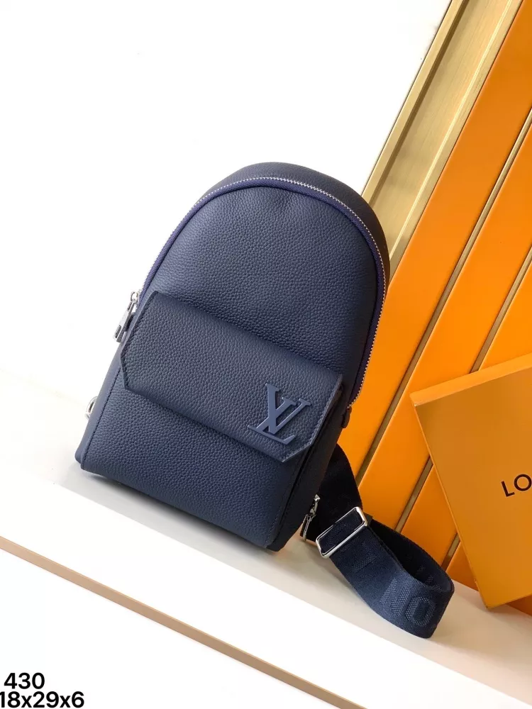Practical 4337 Louis Vuitton AAA Man Messenger Bags