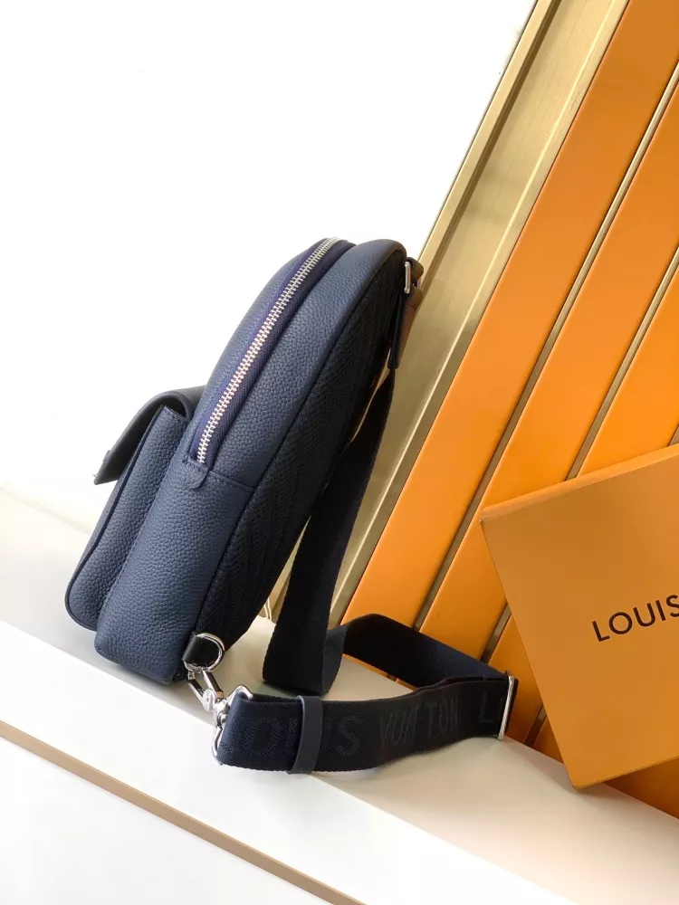 Practical 4337 Louis Vuitton AAA Man Messenger Bags