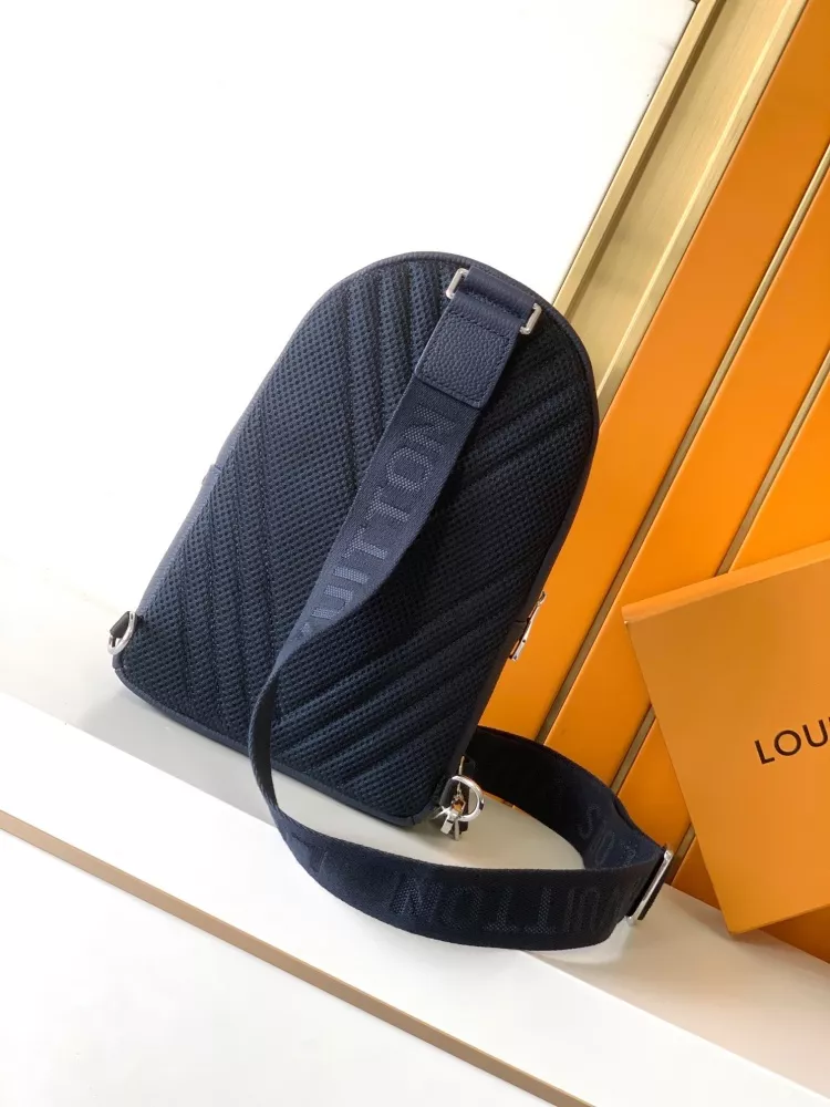 Practical 4337 Louis Vuitton AAA Man Messenger Bags