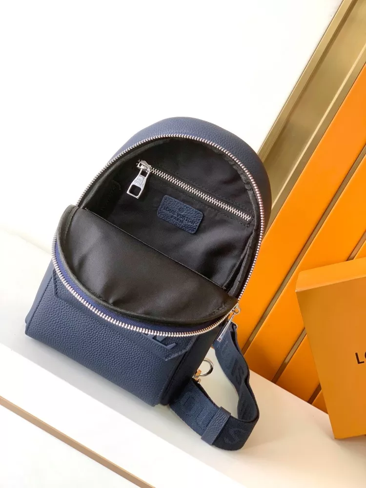 Practical 4337 Louis Vuitton AAA Man Messenger Bags