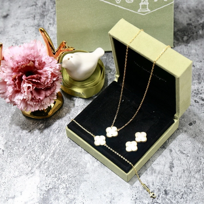 Practical 4400 Van Cleef & Arpels Necklaces & Bracelets & Earrings