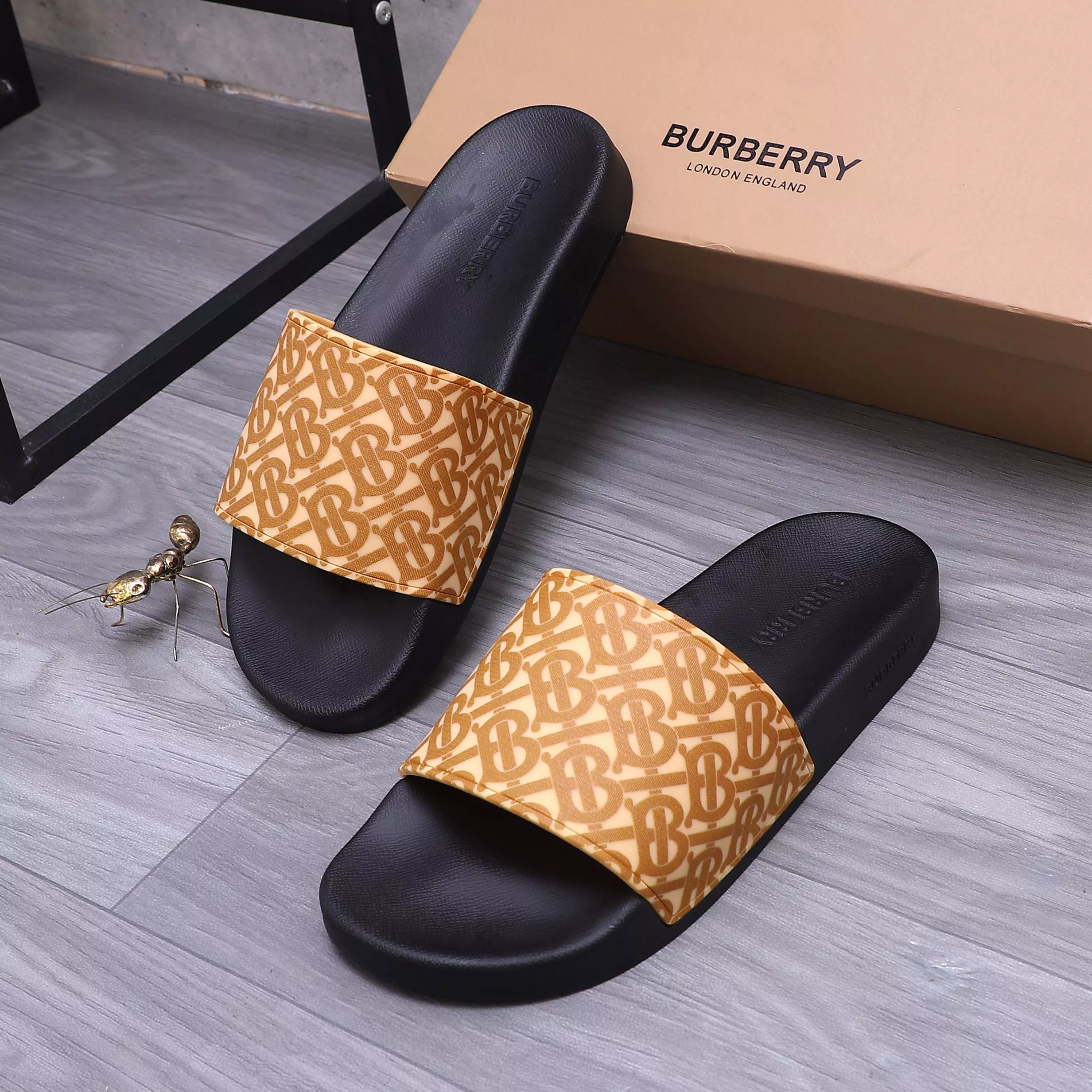 Practical 442 Burberry Slippers For Men