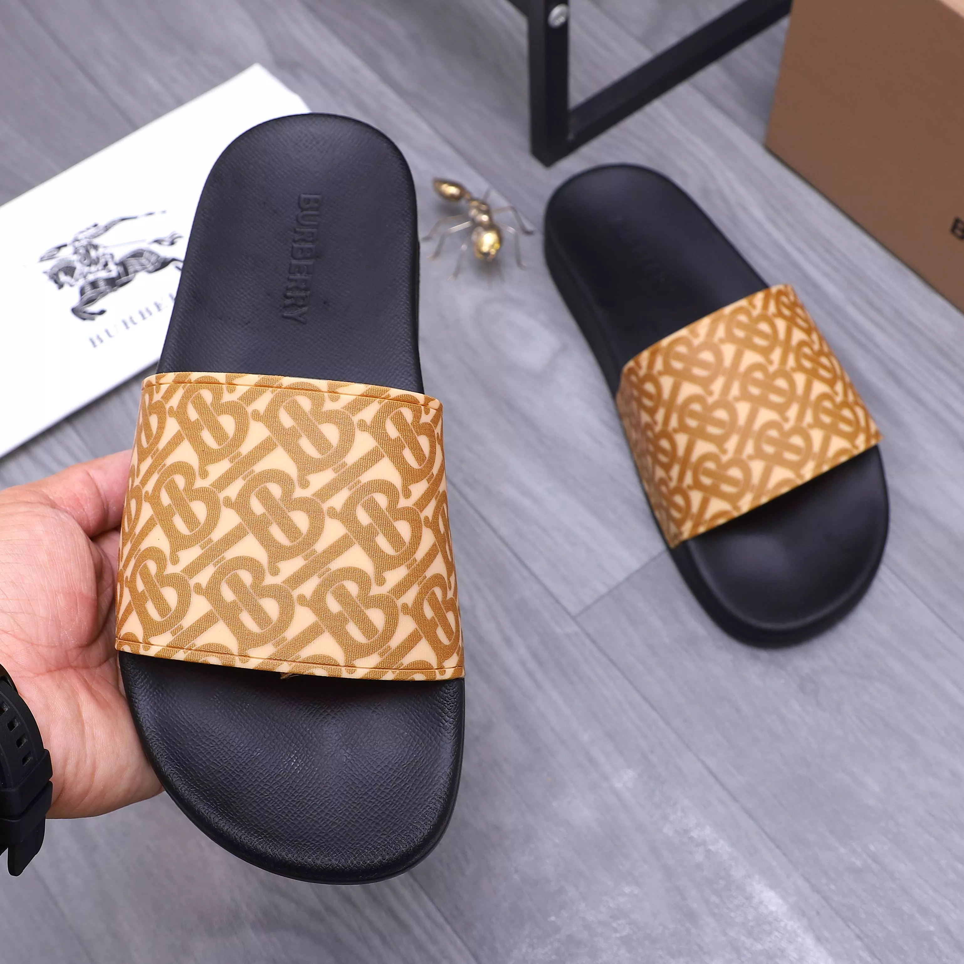 Practical 442 Burberry Slippers For Men