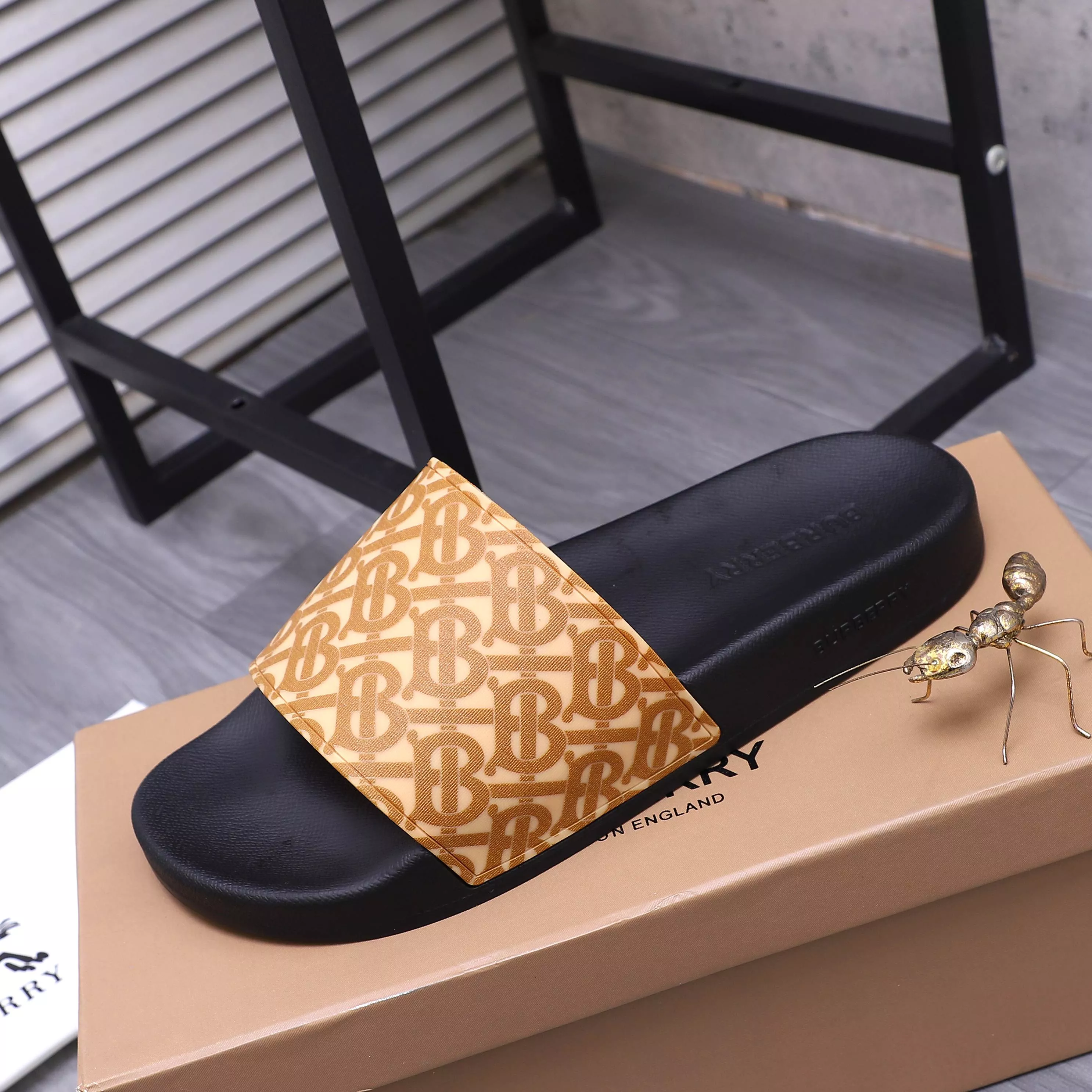 Practical 442 Burberry Slippers For Men