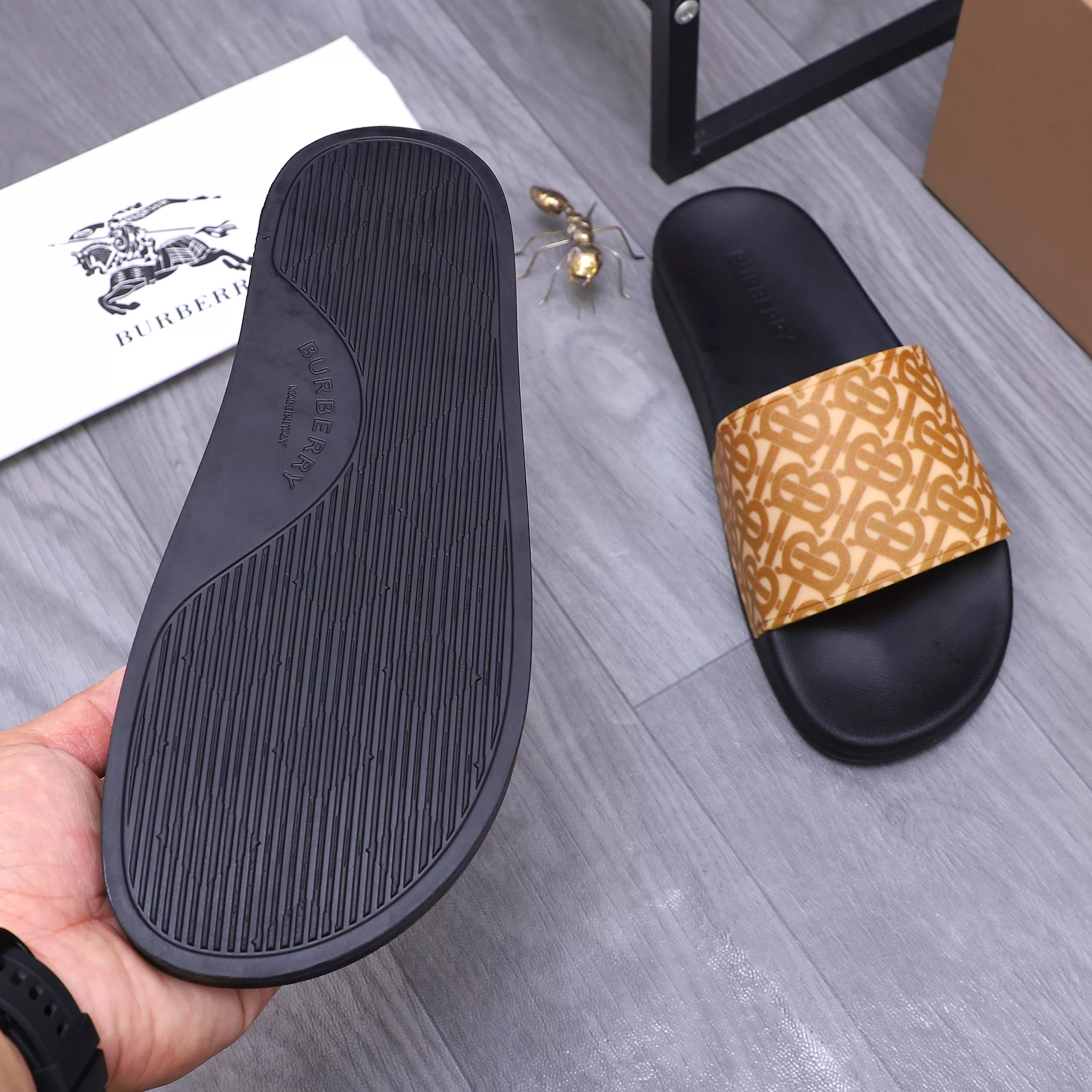 Practical 442 Burberry Slippers For Men