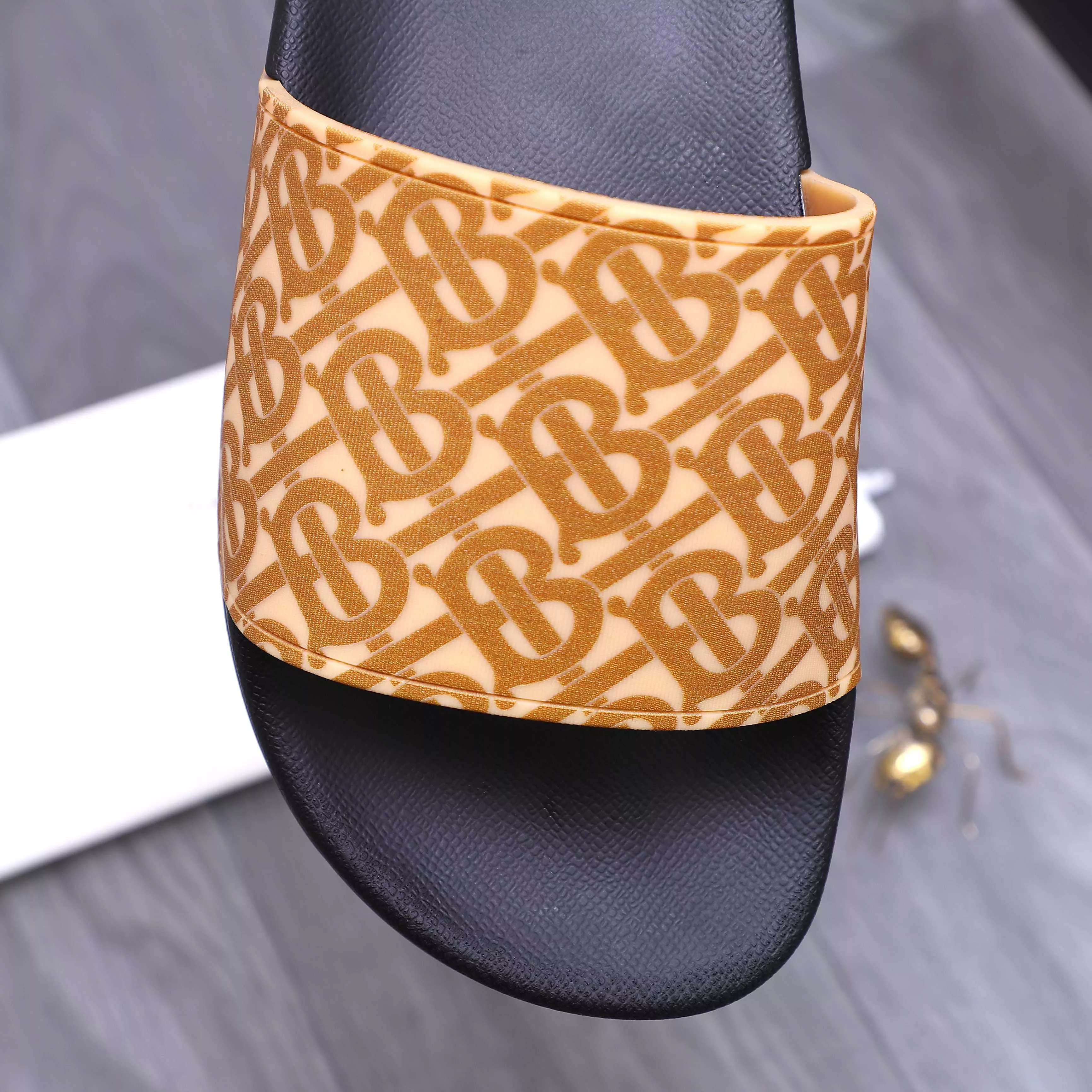 Practical 442 Burberry Slippers For Men