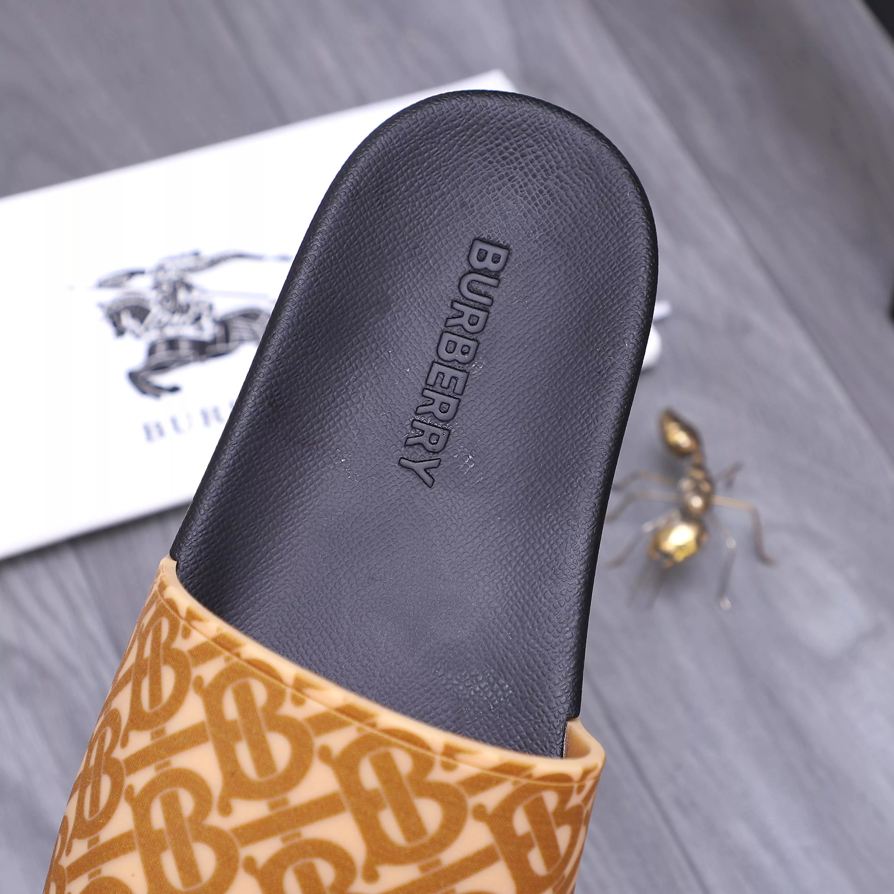 Practical 442 Burberry Slippers For Men