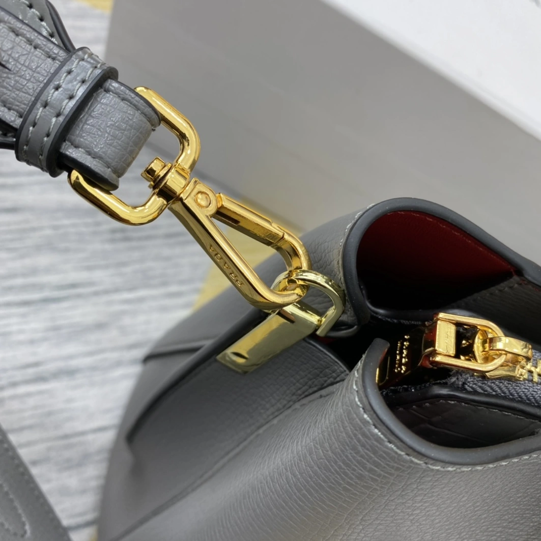 Practical 4449 Prada AAA Quality Handbags For Women