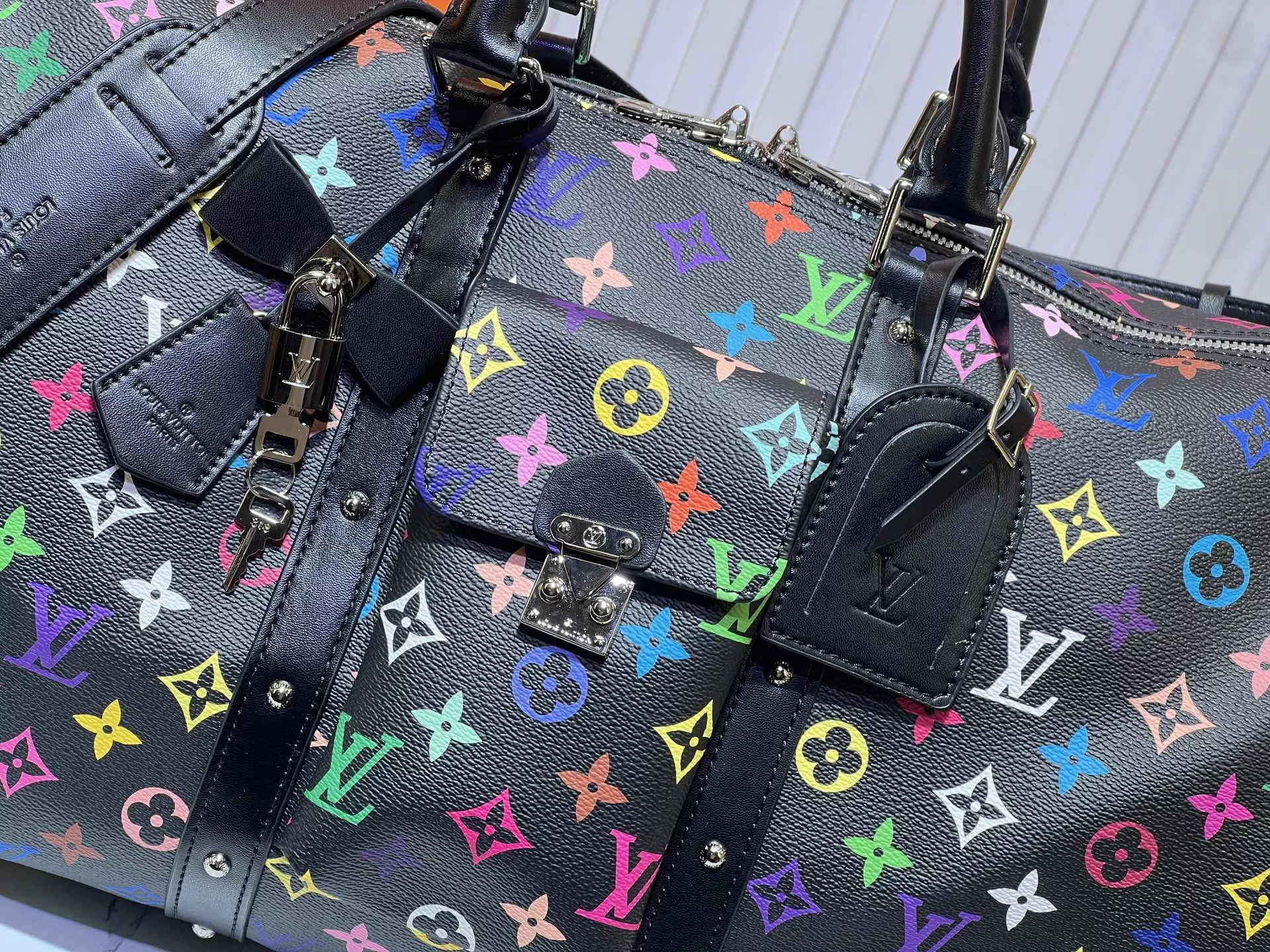 Practical 6134 Louis Vuitton Travel Bags