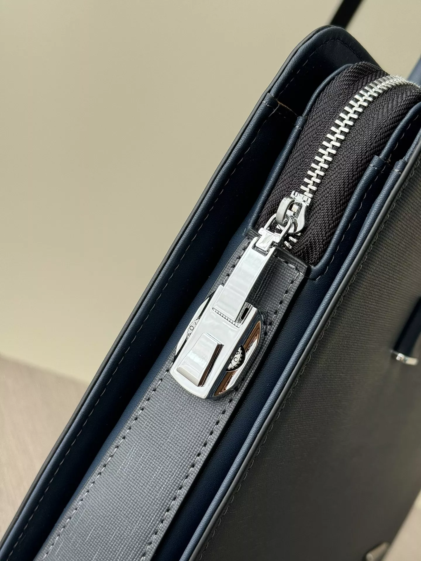 Practical 6150 Prada AAA Man Handbags