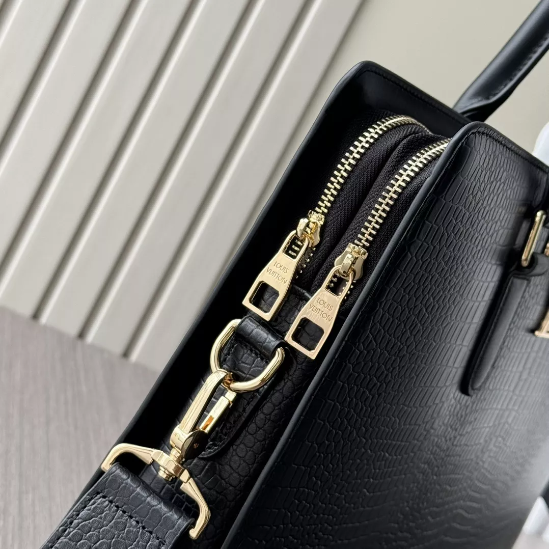 Practical 6582 Louis Vuitton AAA Man Handbags