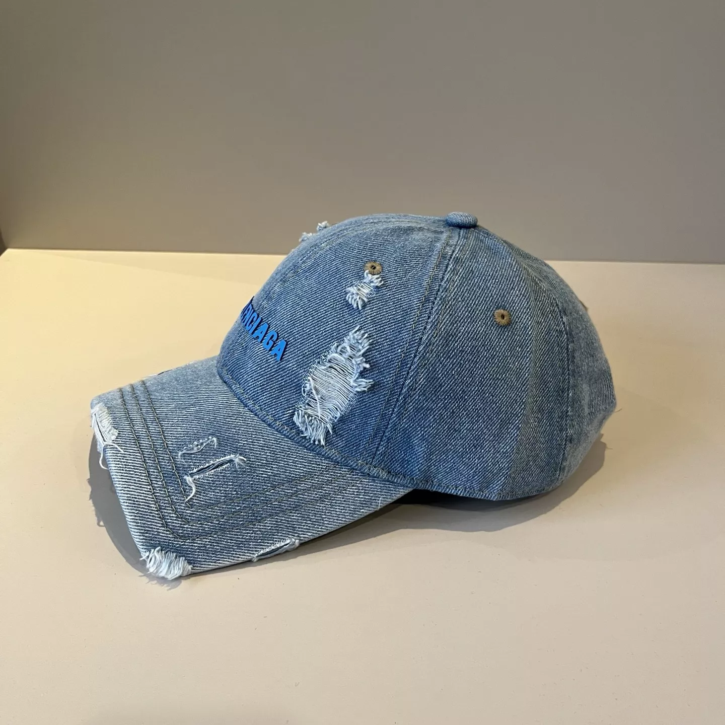 Practical 6654 Balenciaga Caps