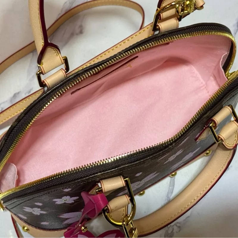 Practical 6782 Louis Vuitton AAA Quality Handbags For Women
