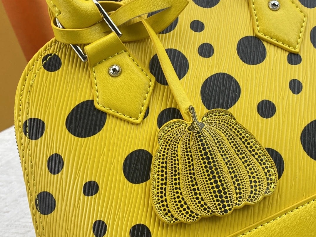 Practical 804 Louis Vuitton AAA Quality Handbags For Women