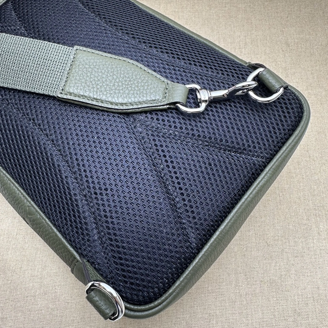 Practical 8152 Gucci AAA Man Messenger Bags