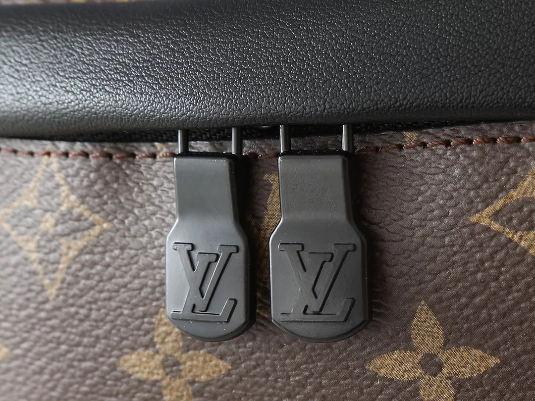 Practical 8304 Louis Vuitton LV AAA Quality Belt Bags For Unisex