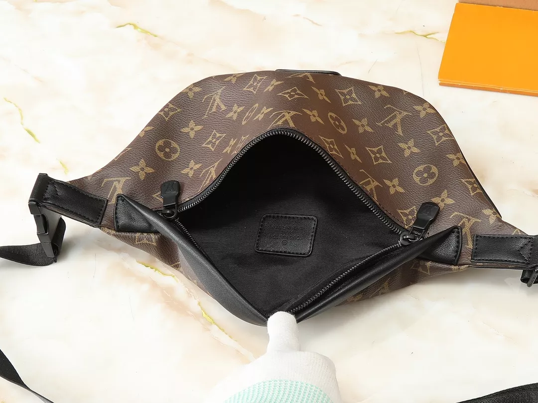 Practical 8304 Louis Vuitton LV AAA Quality Belt Bags For Unisex