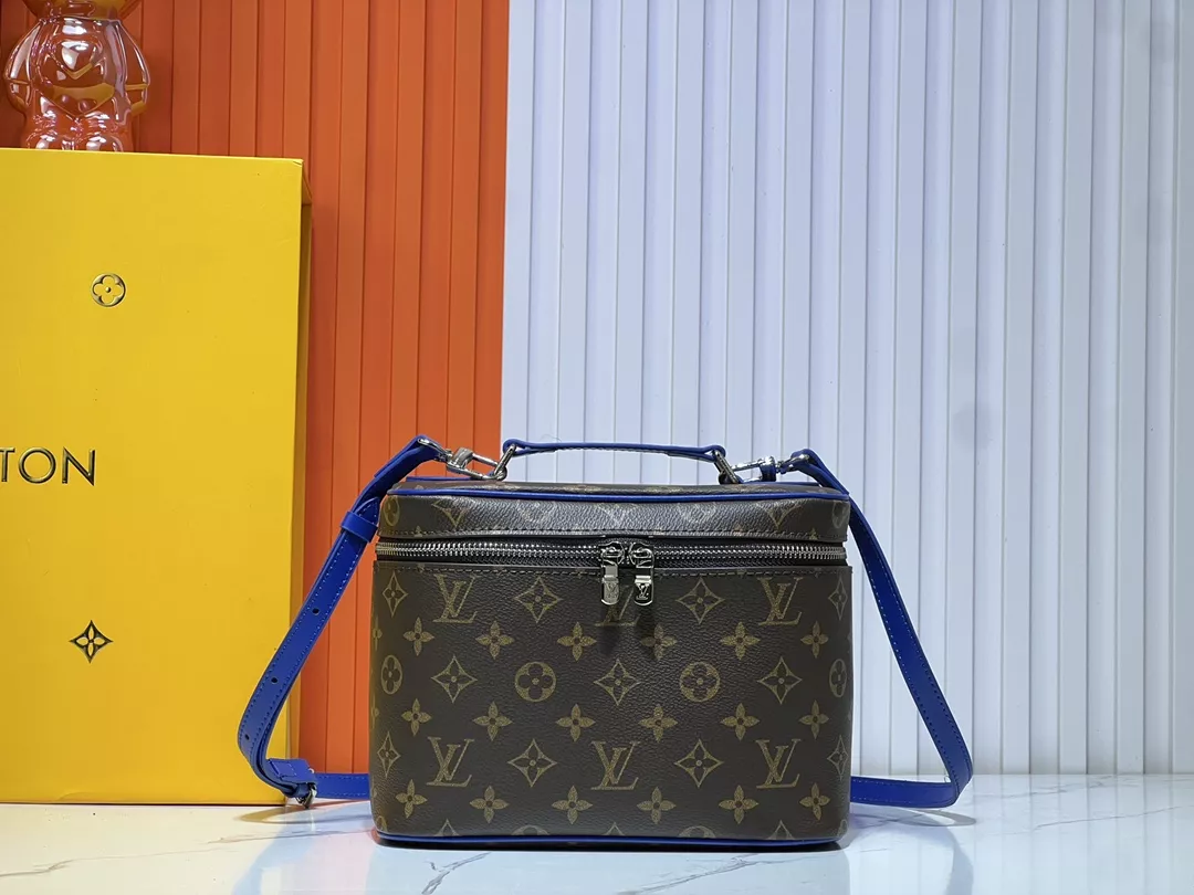 Practical 8439 Louis Vuitton AAA Quality Messenger Bags For Women