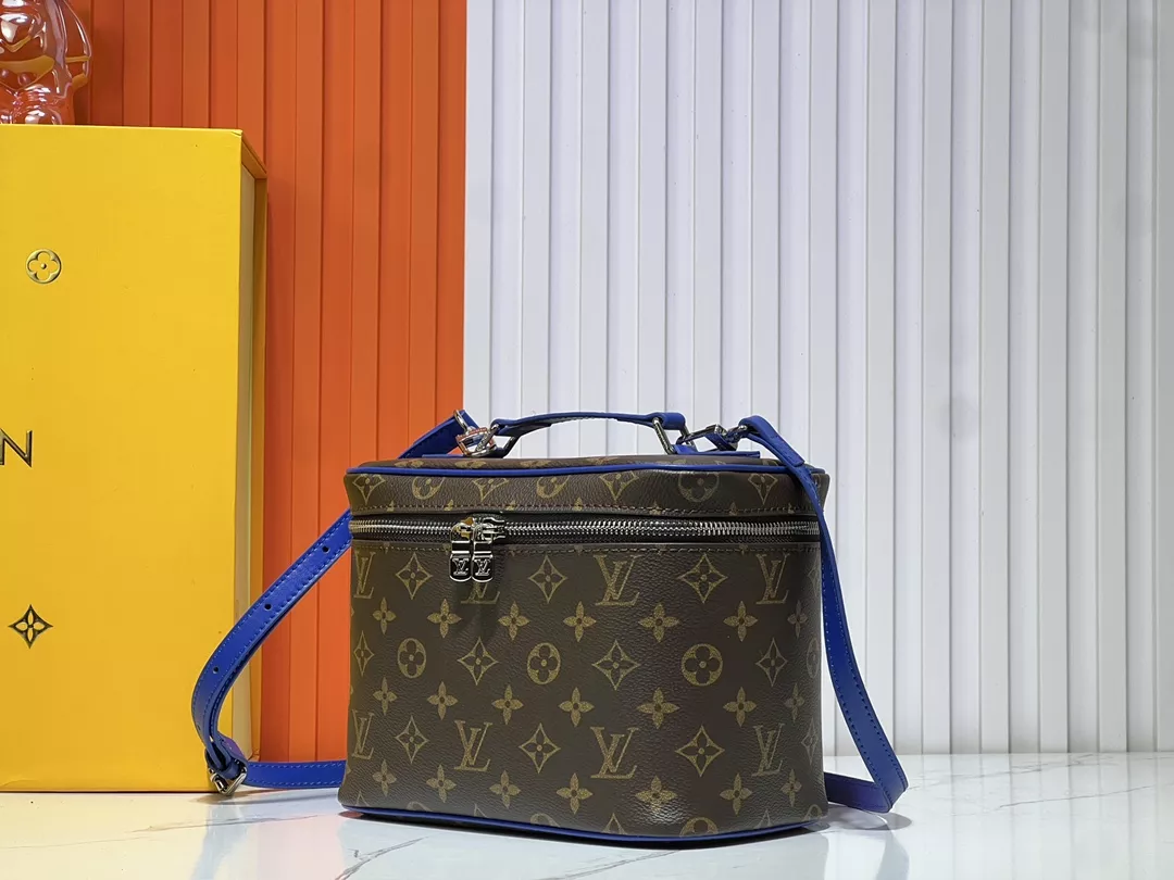 Practical 8439 Louis Vuitton AAA Quality Messenger Bags For Women