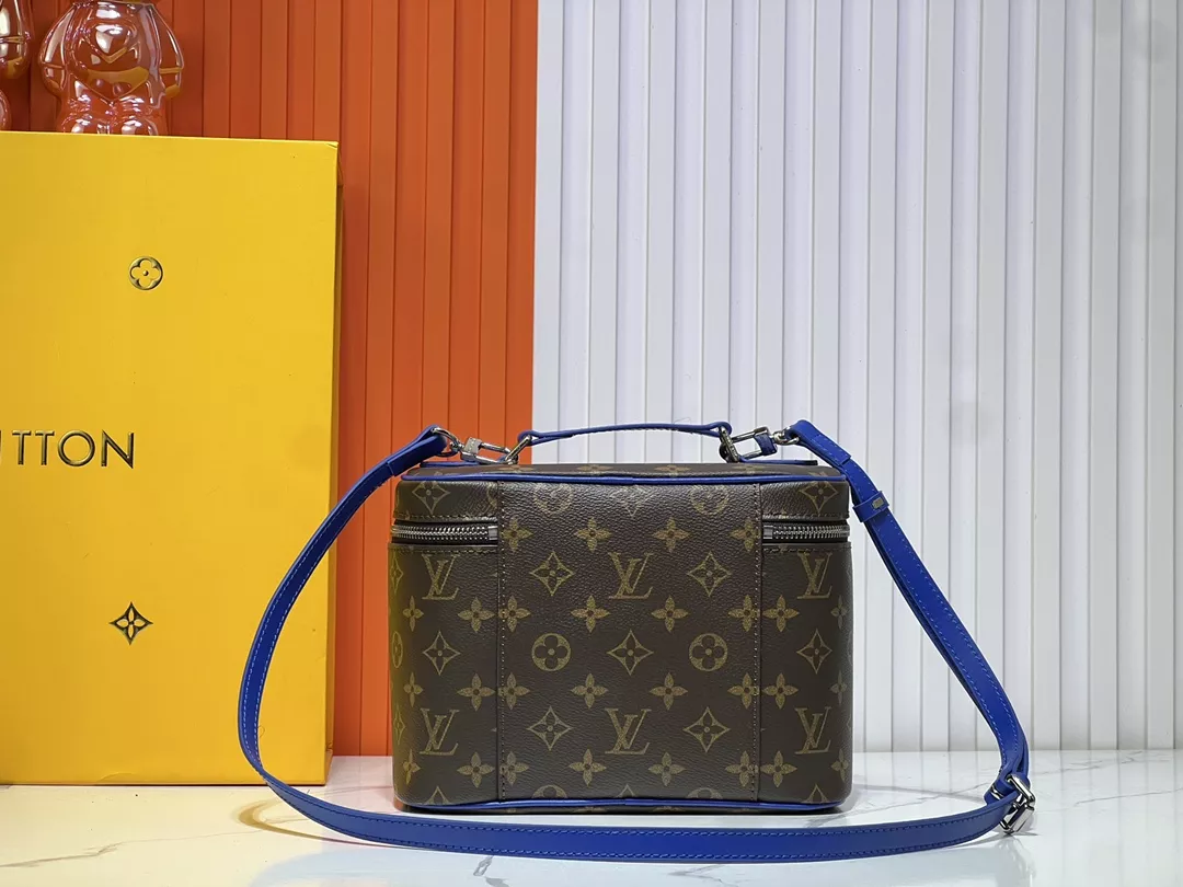 Practical 8439 Louis Vuitton AAA Quality Messenger Bags For Women