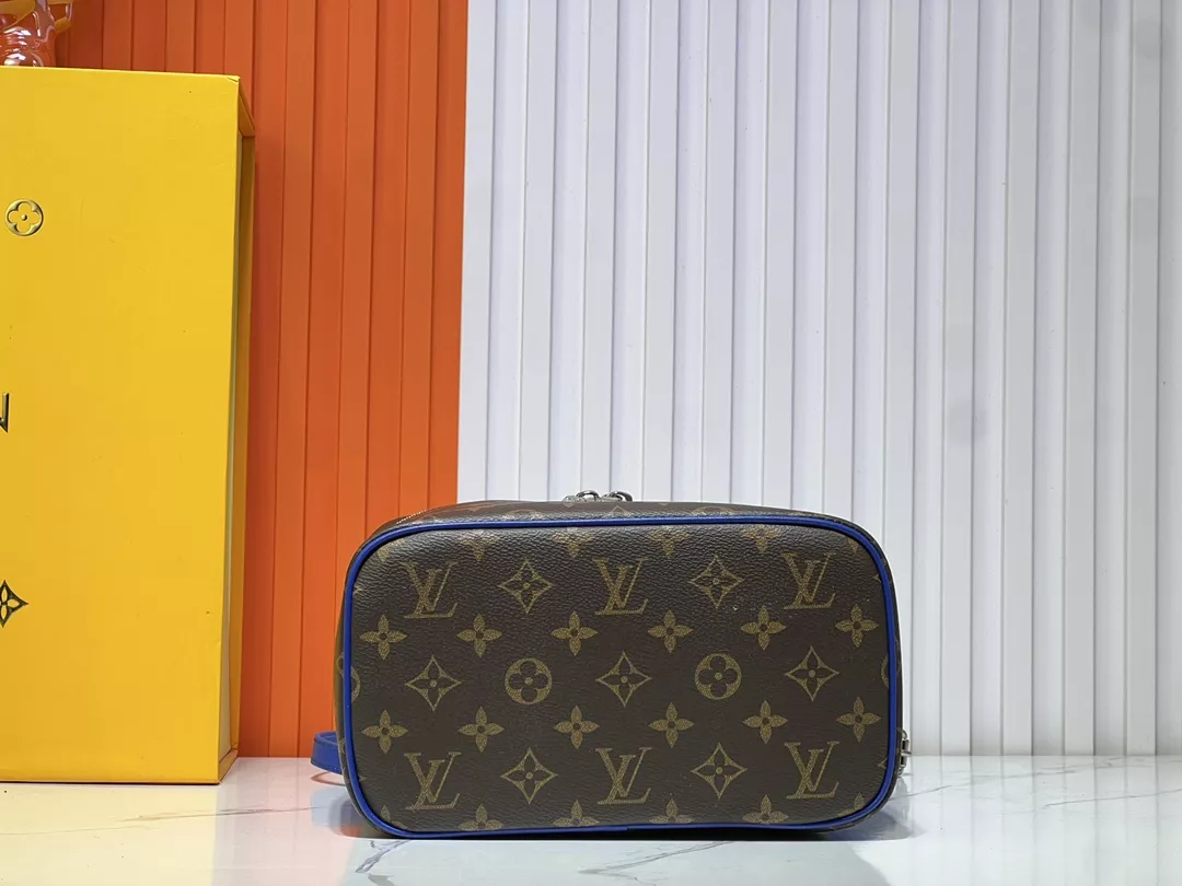 Practical 8439 Louis Vuitton AAA Quality Messenger Bags For Women