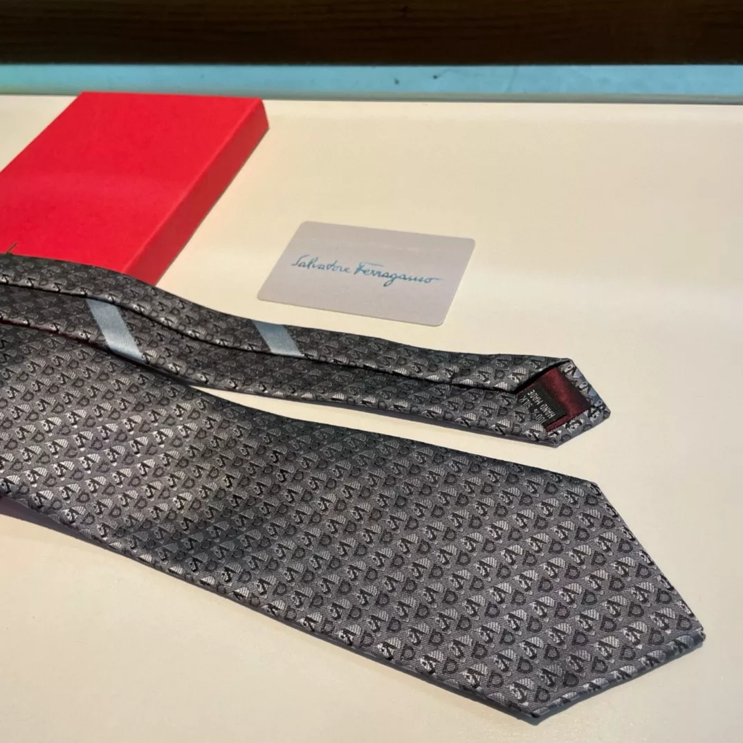 Practical 8533 Salvatore Ferragamo Necktie