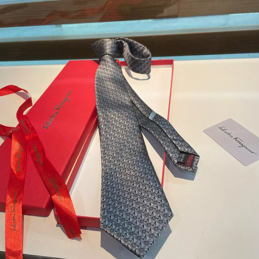 Practical 8533 Salvatore Ferragamo Necktie