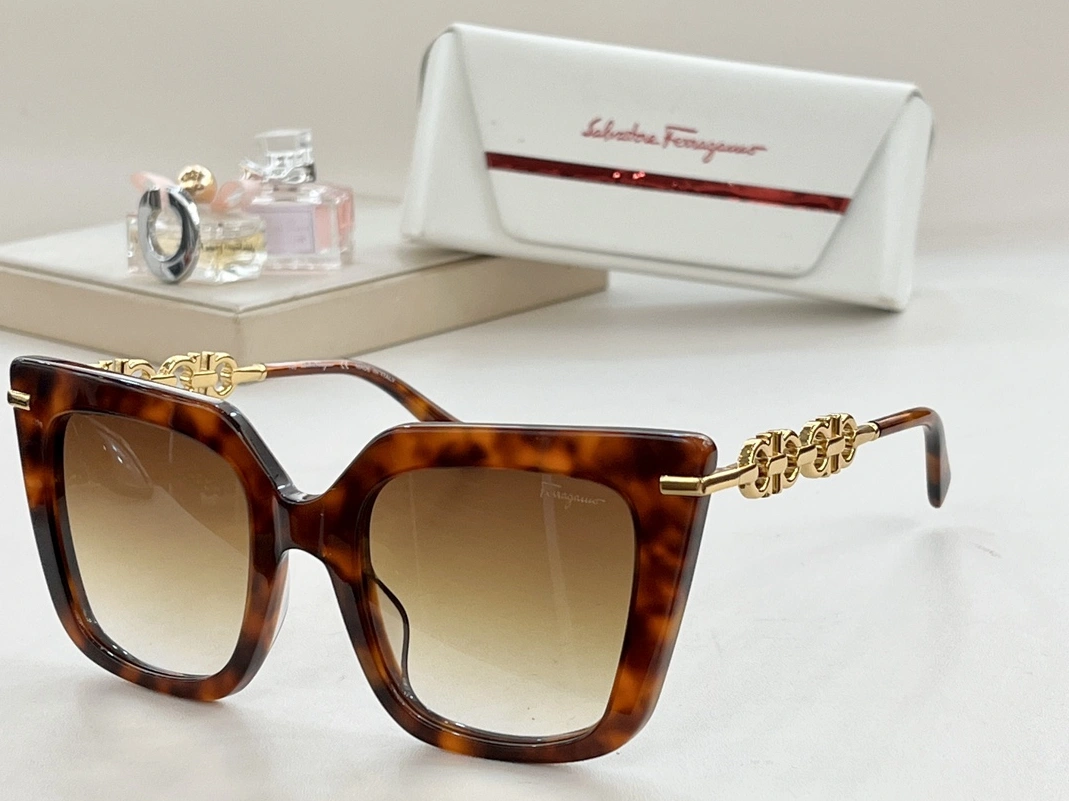Practical 8995 Salvatore Ferragamo AAA Quality Sunglasses