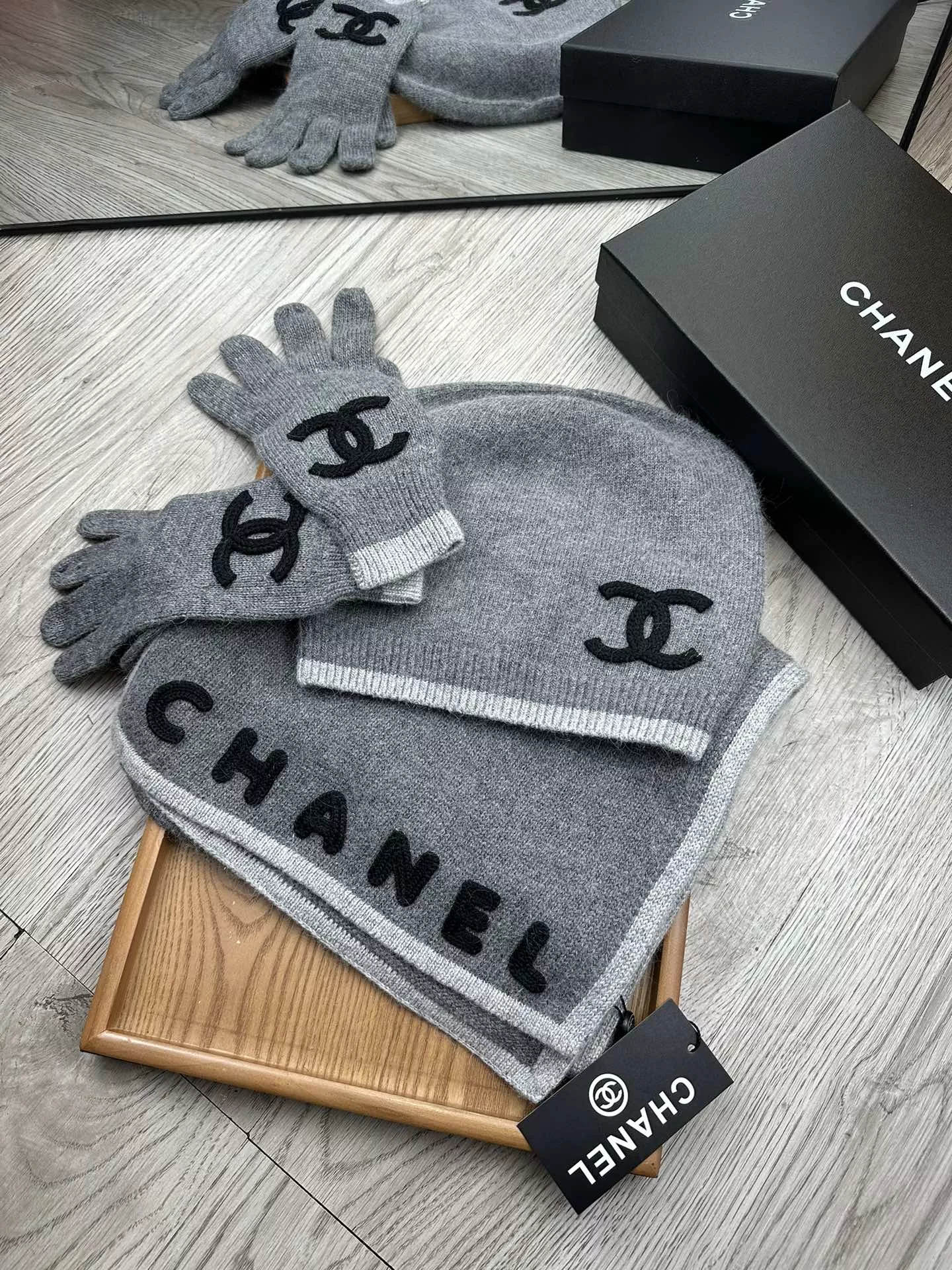 Practical 9019 Chanel Hat and Scarf and Glove Set