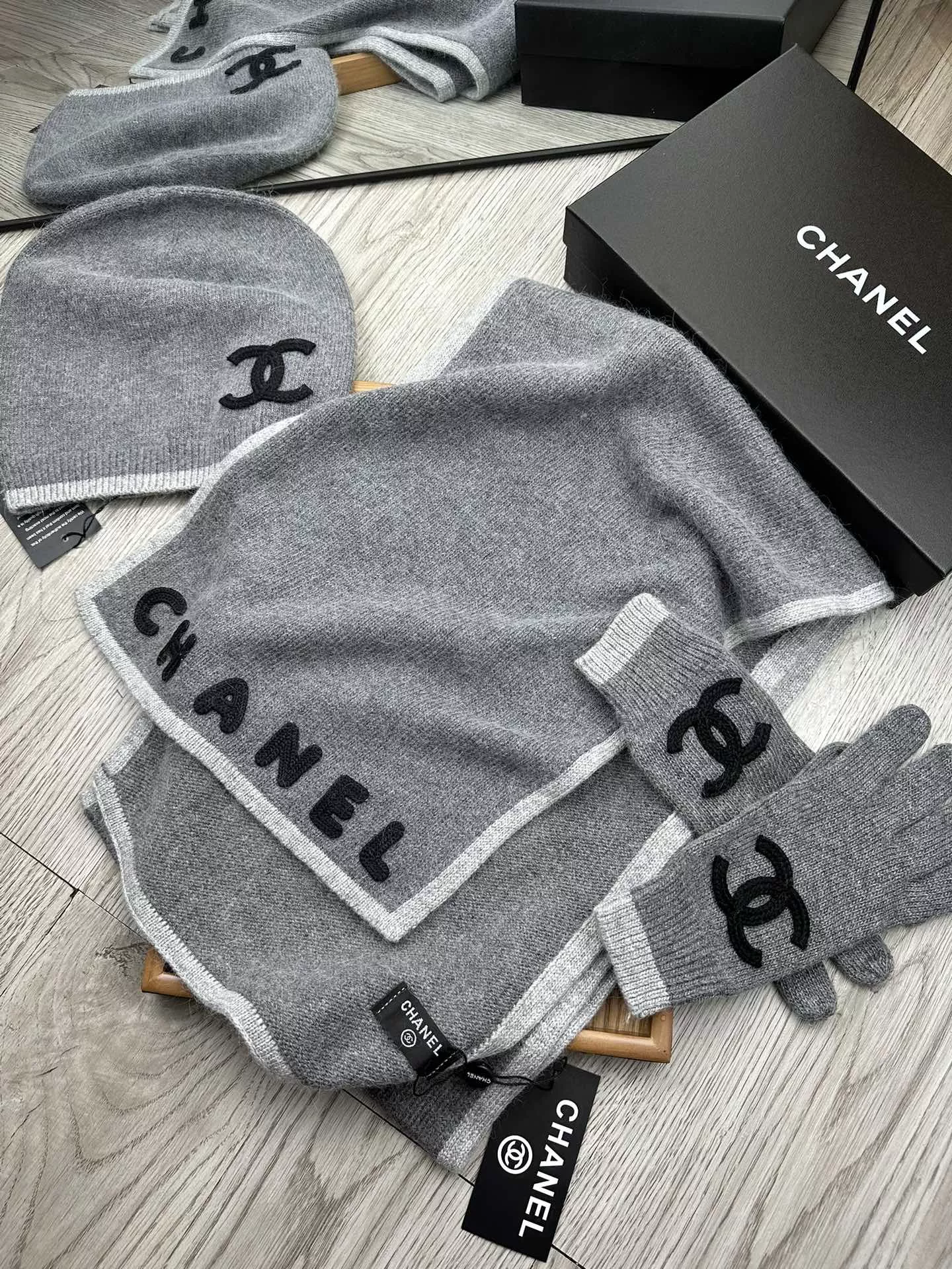 Practical 9019 Chanel Hat and Scarf and Glove Set