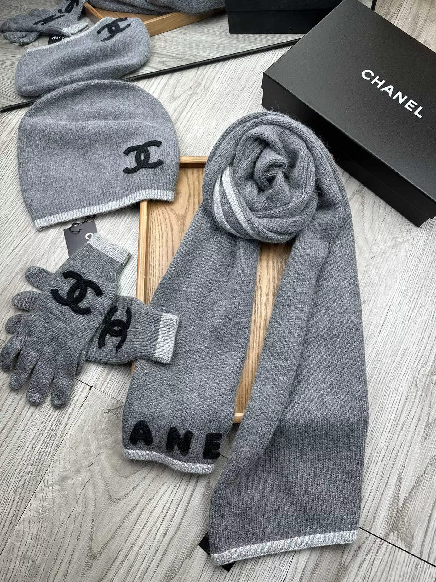 Practical 9019 Chanel Hat and Scarf and Glove Set