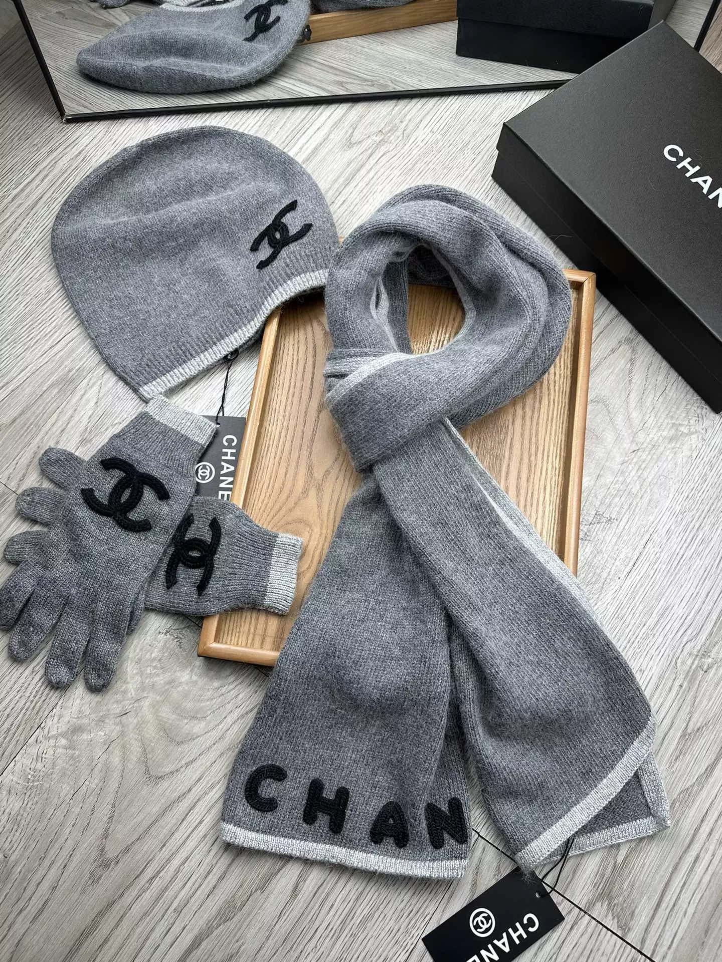Practical 9019 Chanel Hat and Scarf and Glove Set