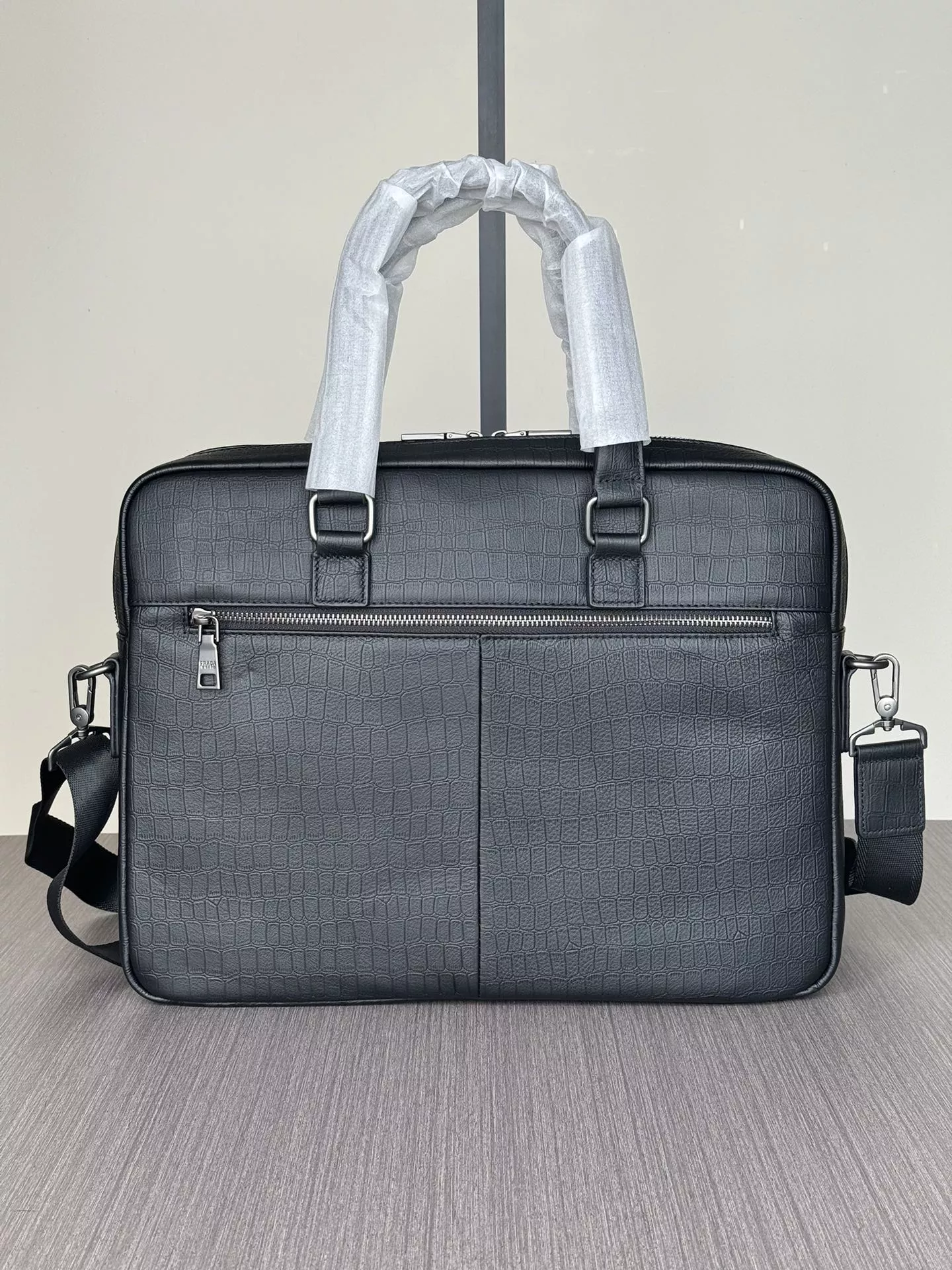 Practical 9727 Prada AAA Man Handbags