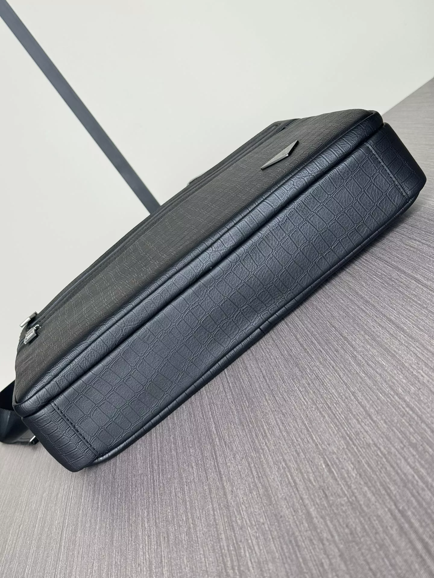 Practical 9727 Prada AAA Man Handbags