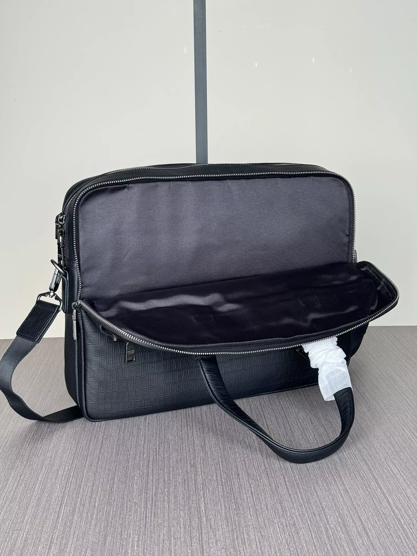 Practical 9727 Prada AAA Man Handbags