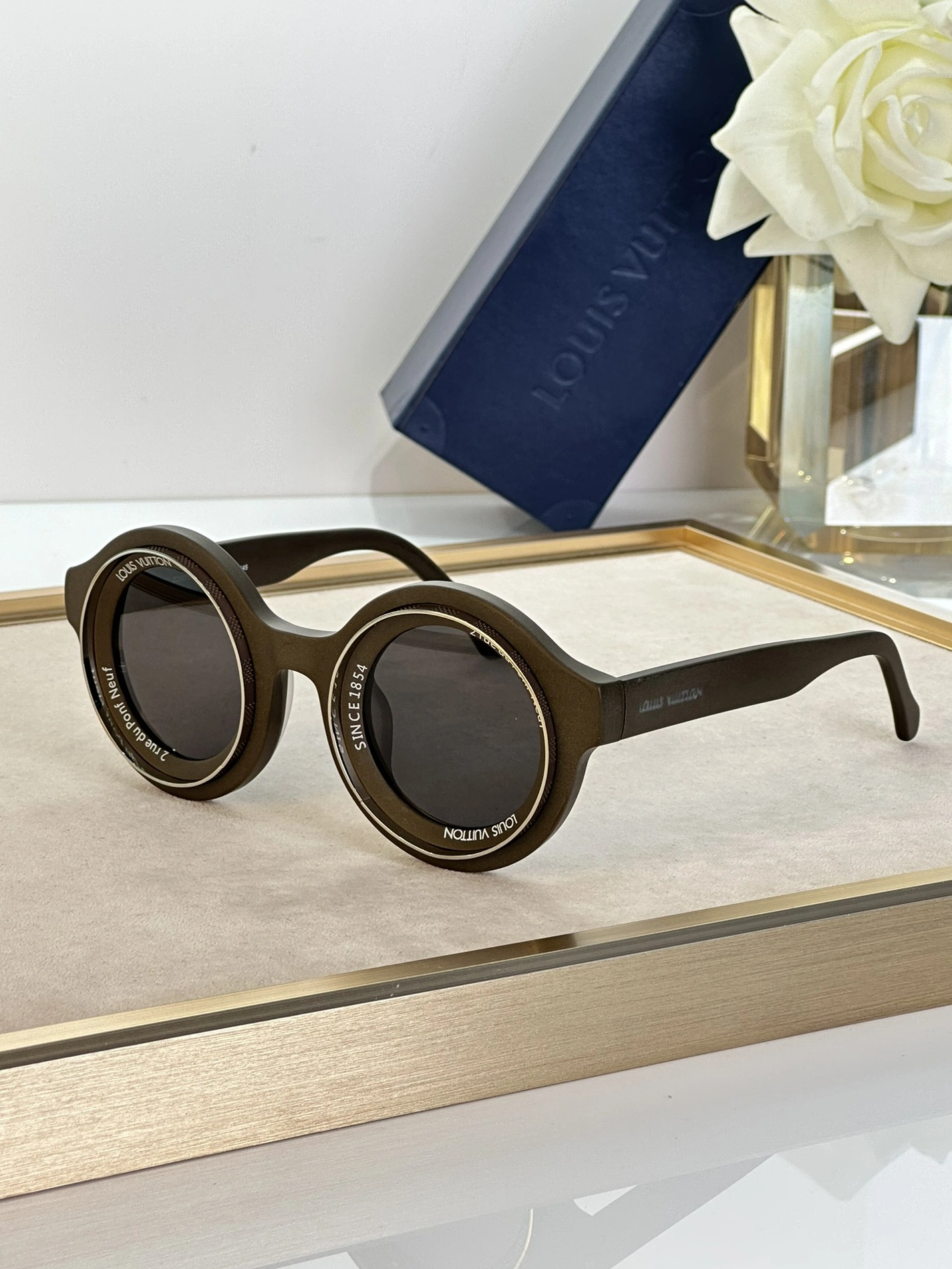Practical 9819 Louis Vuitton AAA Quality Sunglasses
