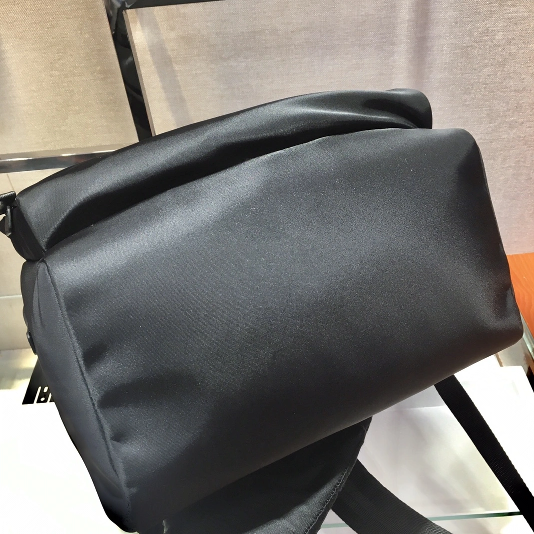 Prada AAA Man Backpacks Classic 8647