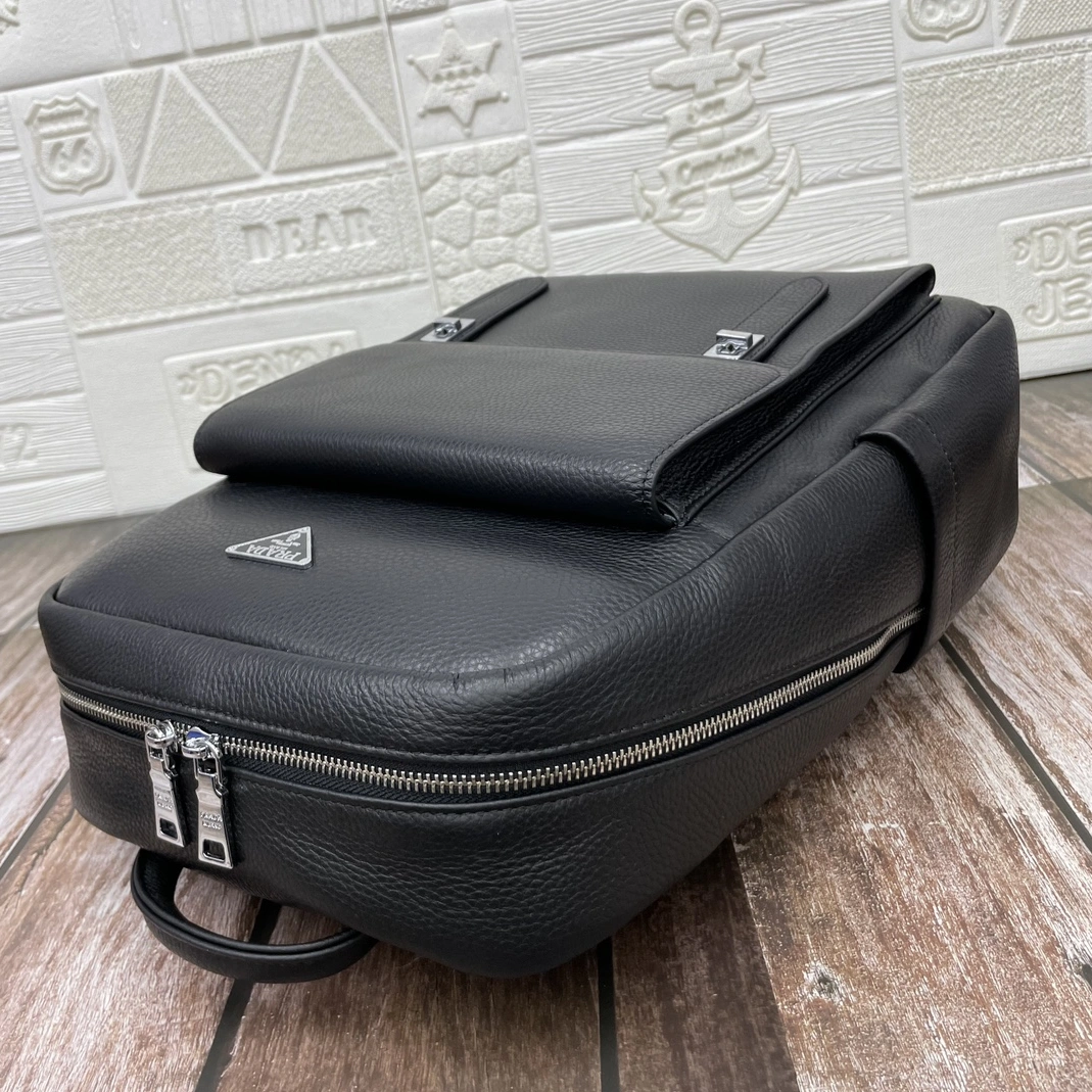 Prada AAA Man Backpacks Resilient 5703