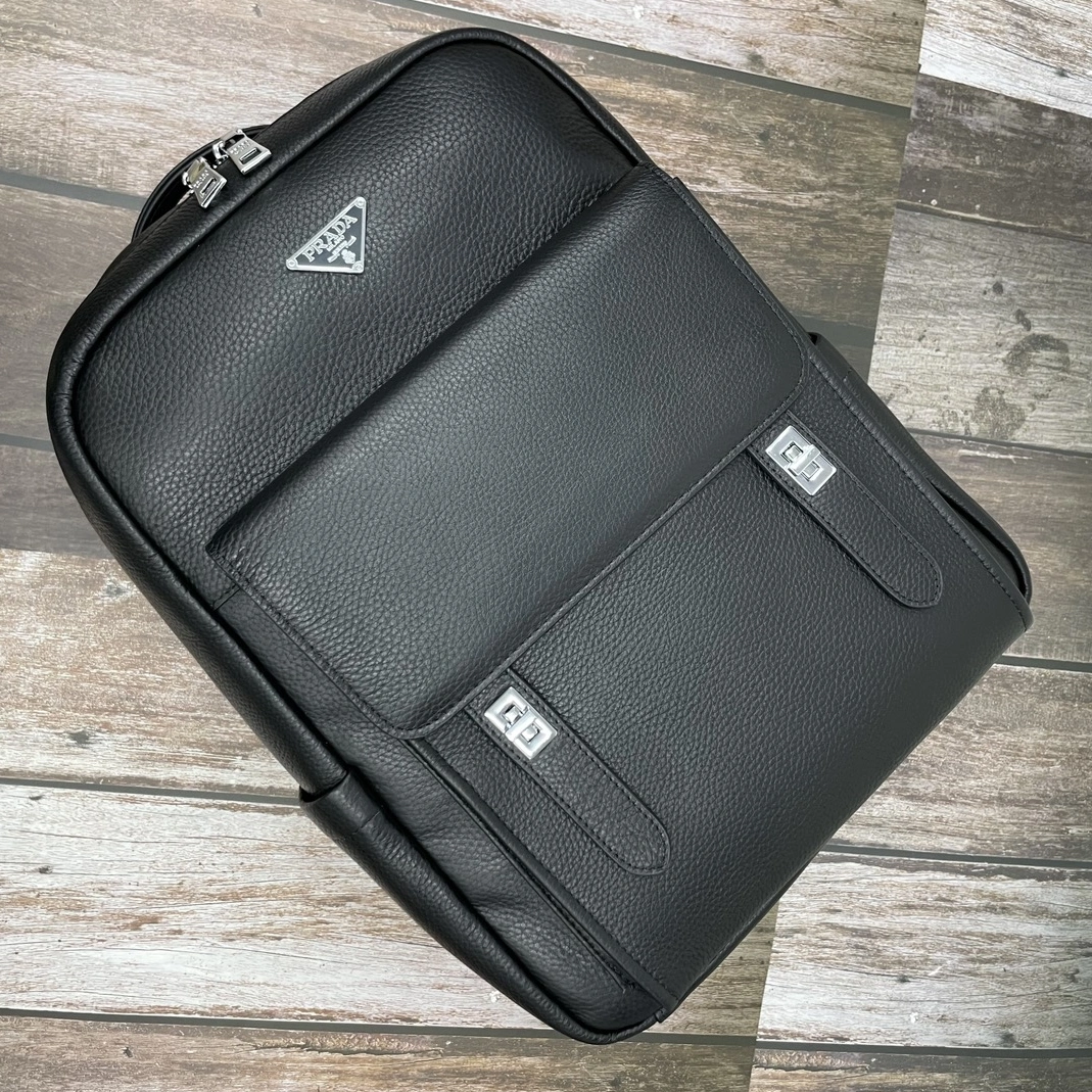 Prada AAA Man Backpacks Resilient 5703