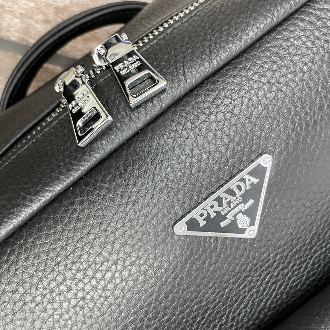 Prada AAA Man Backpacks Resilient 5703