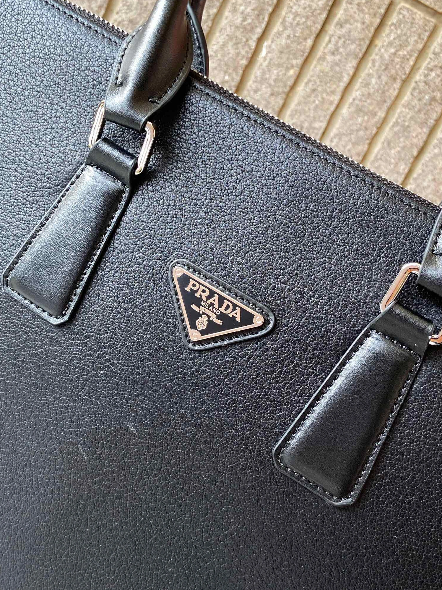 Prada AAA Man Handbags Breathable 7643