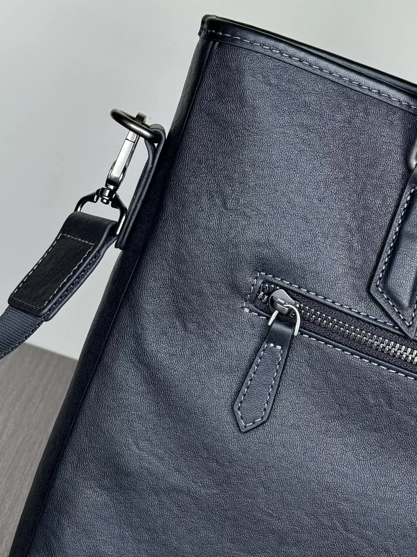 Prada AAA Man Handbags ModernLook 5415