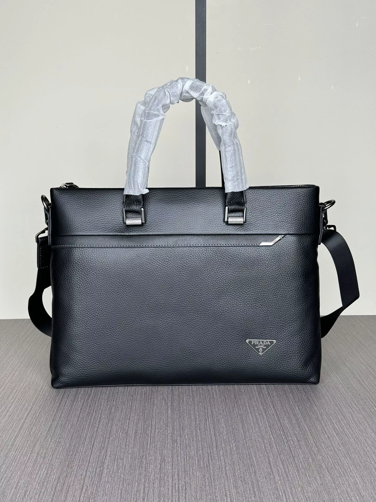 Prada AAA Man Handbags Resilient 725