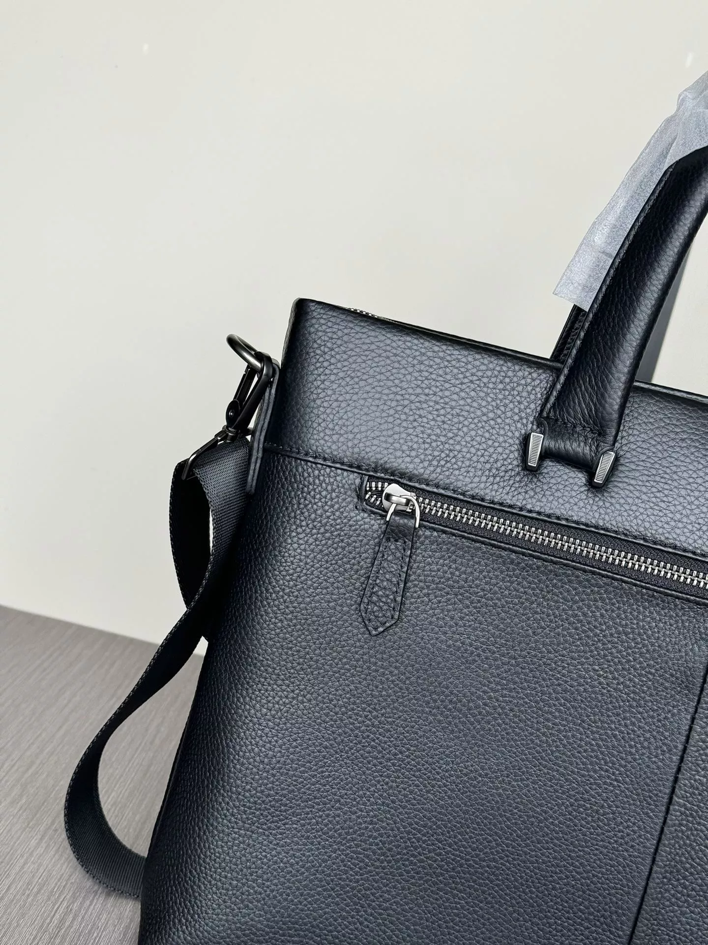 Prada AAA Man Handbags Resilient 725